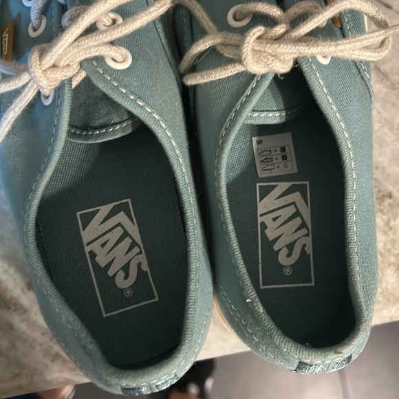 New without box Vans-Unisex classic design sneakers men 5.5 or women  7 - Picture 3 of 9